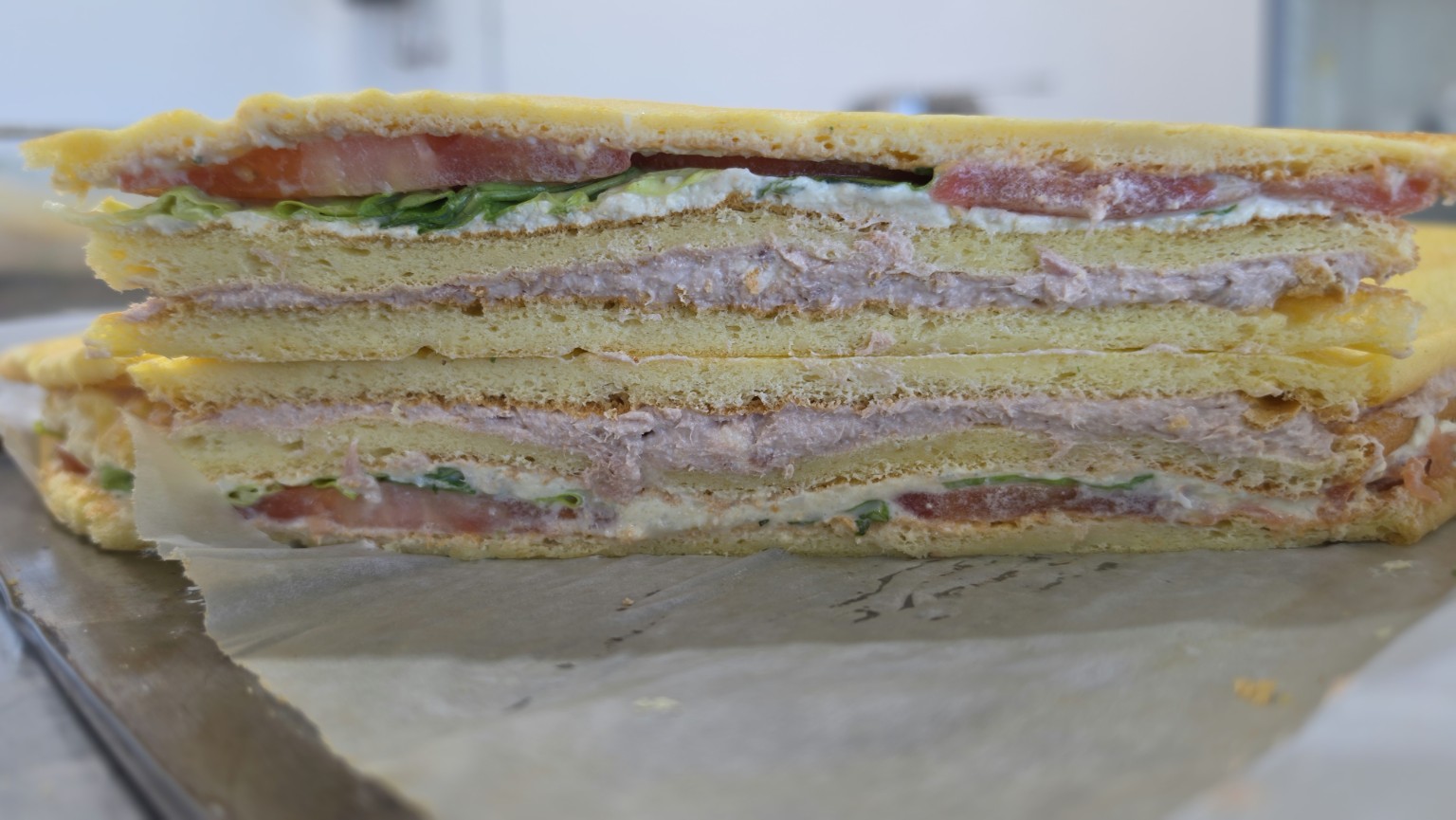 Sándwich de miga triple de atún